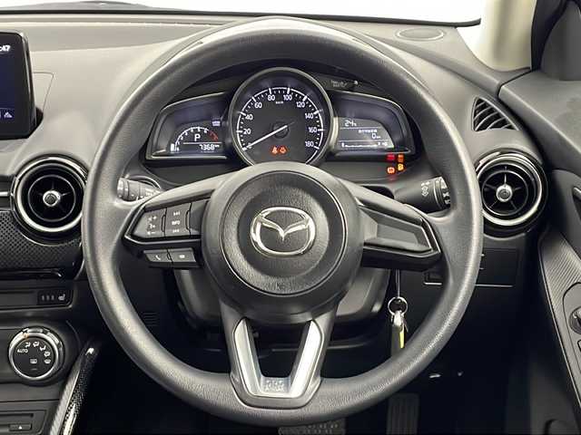 マツダ デミオ 13S 三重県 2018(平30)年 0.8万km ソウルレッドクリスタルM 純正ナビ/【CD/DVD/SD/Bluetooth】/地デジ対応テレビ/全方位カメラ/BSM/レーンキープアシスト/前後スマートシティブレーキ/リアトラフィックアラート/前席シートヒーター /LEDヘッドライト/オートライト機能/横滑り防止/電動格納サイドミラー/ドライブレコーダー(SD無し)/ワンオーナー