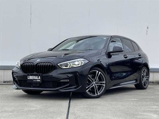 ＢＭＷ １１８ｄ 東京都 2020(令2)年 3.4万km 黒 ドライビング・アシスト/・レーン・ディパーチャー・ウォーニング/・レーン・チェンジ・ウォーニング/・ 前車接近警告機能/・衝突回避・被害軽減ブレーキ/ ・後車衝突警告機能 /・クロス・トラフィック・ウォーニング/・トラフィック・サイン・アシスト/コンフォート・パッケージ/・●オートマチック・テールゲート・オペレーション/　（オープン／クローズ）/ ・ACC／アクティブ・クルーズ・コントロール/ワイヤレス充電