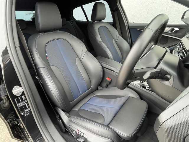 ＢＭＷ １１８ｄ 東京都 2020(令2)年 3.4万km 黒 ドライビング・アシスト/・レーン・ディパーチャー・ウォーニング/・レーン・チェンジ・ウォーニング/・ 前車接近警告機能/・衝突回避・被害軽減ブレーキ/ ・後車衝突警告機能 /・クロス・トラフィック・ウォーニング/・トラフィック・サイン・アシスト/コンフォート・パッケージ/・●オートマチック・テールゲート・オペレーション/　（オープン／クローズ）/ ・ACC／アクティブ・クルーズ・コントロール/ワイヤレス充電