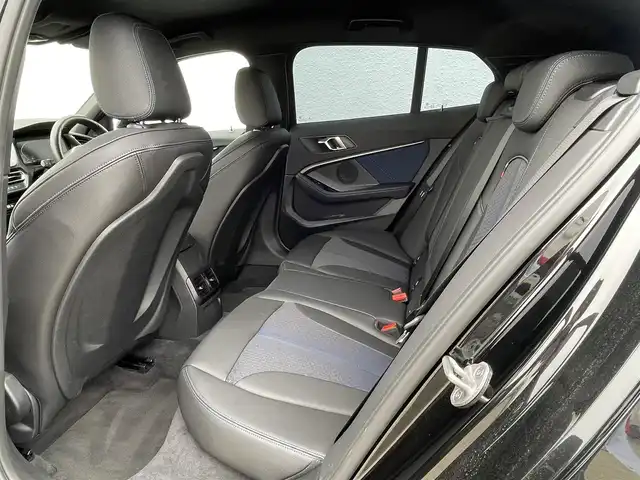 ＢＭＷ １１８ｄ 東京都 2020(令2)年 3.4万km 黒 ドライビング・アシスト/・レーン・ディパーチャー・ウォーニング/・レーン・チェンジ・ウォーニング/・ 前車接近警告機能/・衝突回避・被害軽減ブレーキ/ ・後車衝突警告機能 /・クロス・トラフィック・ウォーニング/・トラフィック・サイン・アシスト/コンフォート・パッケージ/・●オートマチック・テールゲート・オペレーション/　（オープン／クローズ）/ ・ACC／アクティブ・クルーズ・コントロール/ワイヤレス充電