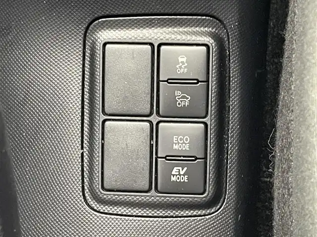 トヨタ アクア L 愛知県 2018(平30)年 5.8万km シルバーM カロッツェリアメモリナビ　バックカメラ　Ｂｌｕｅｔｏｏｔｈ　ＣＤ　ラジオＡＭＦＭ　ＥＴＣ　前後ドライブレコーダー　電動格納ミラー　ワイパーデアイサー　フロアマット　ドアバイザー　オートエアコン　禁煙車