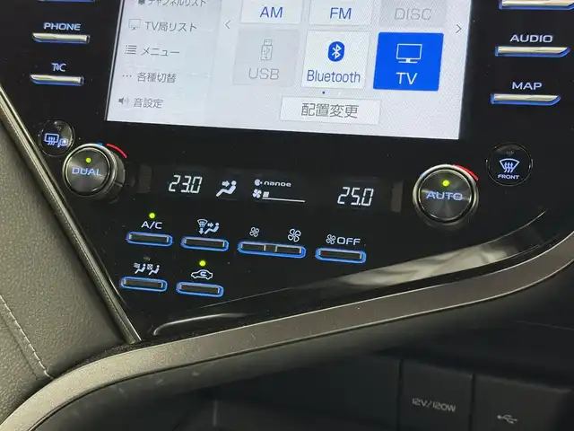 トヨタ カムリ WSレザーパッケージ 三重県 2020(令2)年 5万km ホワイトパールクリスタルシャイン ハイブリッド/FF/MTモード付フロアCVT/純正 8インチナビ/（AM/FM/CD/DVD/USB/Bluetooth/TV/Miracastt/CarPlay/AndroidAuto）/バックガイドモニター/ドライブレコーダー 前方/ビルトイン ETC/Toyota Safety Sense/・プリクラッシュセーフティ［PCS］/・レーンディパーチャーアラート［LDA］（ステアリング制御付）/・レーダークルーズ（全車速追従機能付）/・オートハイビーム/・ブラインドスポットモニター［BSM］＋リヤクロストラフィックアラート［RCTA］、オートブレーキ/・インテリジェントクリアランスソナー（リヤクロストラフィックオートブレーキ機能付）/装備/・黒革（本革）シート/・パワーシート（D8way＋ランバーサポート/N4way）/・シートヒーター（D/N）/・カラーヘッドアップディスプレイ/・左右独立オートエアコン/・電子パーキングブレーキ（EPB）/・オートライト/・LED ヘッドランプ＋フロントフォグランプ/・ステアリングスイッチ/・充電用USBジャック/・WSレザーパッケージ用純正18inAW/・
