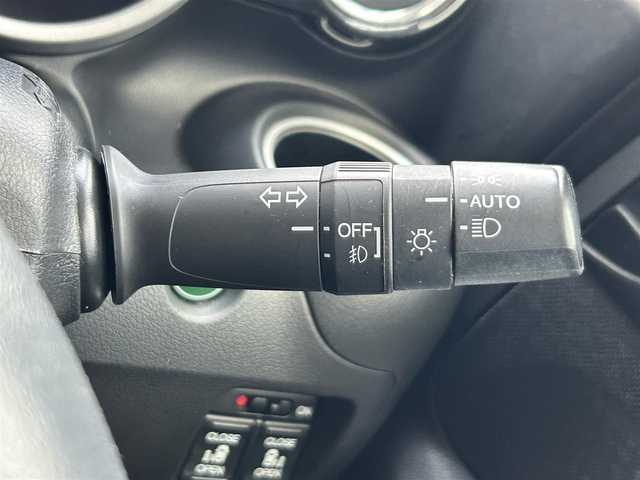ホンダ Ｎ ＢＯＸ カスタム ターボ SSブラックSパッケージ 静岡県 2017(平29)年 5.3万km プレミアムホワイトパールⅡ 特別仕様車/あんしんパッケージ/誤発進抑制機能/純正メモリーナビ/オートライト/純正フロアマット/アイドリングストップ/ワンセグテレビ/DVD再生/ETC/両側パワースライドドア/プッシュスタート/ドライブレコーダー/HIDライト