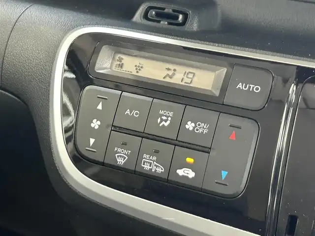 ホンダ Ｎ ＢＯＸ カスタム ターボ SSブラックSパッケージ 静岡県 2017(平29)年 5.3万km プレミアムホワイトパールⅡ 特別仕様車/あんしんパッケージ/誤発進抑制機能/純正メモリーナビ/オートライト/純正フロアマット/アイドリングストップ/ワンセグテレビ/DVD再生/ETC/両側パワースライドドア/プッシュスタート/ドライブレコーダー/HIDライト