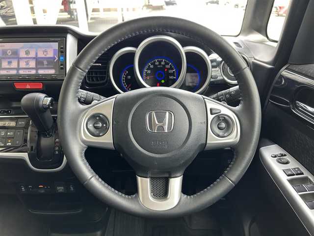 ホンダ Ｎ ＢＯＸ カスタム ターボ SSブラックSパッケージ 静岡県 2017(平29)年 5.3万km プレミアムホワイトパールⅡ 特別仕様車/あんしんパッケージ/誤発進抑制機能/純正メモリーナビ/オートライト/純正フロアマット/アイドリングストップ/ワンセグテレビ/DVD再生/ETC/両側パワースライドドア/プッシュスタート/ドライブレコーダー/HIDライト