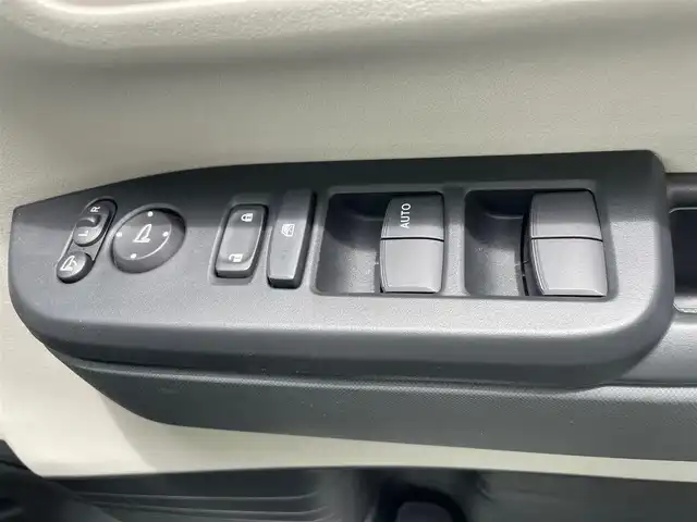ホンダ Ｎ ＢＯＸ ファッションスタイル 大阪府 2024(令6)年 0.4万km プラチナホワイトパール 純正9インチナビ/   フルセグTV/CD/DVD/Bluetooth/USB/Honda CONNECT for Gathers＋ナビ装着用スペシャルパッケージ/バックカメラ/Honda SENSING　　/片側パワースライドドア　/純正フロアマット　/クルーズコントロール/ＬＥＤ/ＥＴＣ