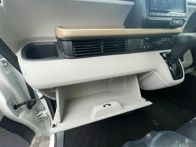 ホンダ Ｎ ＢＯＸ ファッションスタイル 大阪府 2024(令6)年 0.4万km プラチナホワイトパール 純正9インチナビ/   フルセグTV/CD/DVD/Bluetooth/USB/Honda CONNECT for Gathers＋ナビ装着用スペシャルパッケージ/バックカメラ/Honda SENSING　　/片側パワースライドドア　/純正フロアマット　/クルーズコントロール/ＬＥＤ/ＥＴＣ