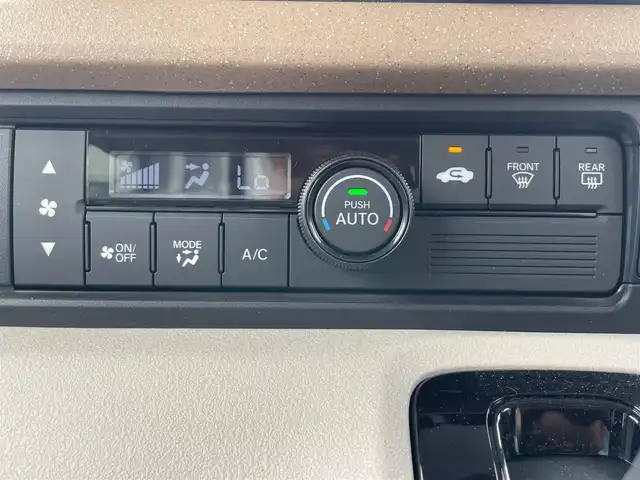 ホンダ Ｎ ＢＯＸ ファッションスタイル 大阪府 2024(令6)年 0.4万km プラチナホワイトパール 純正9インチナビ/   フルセグTV/CD/DVD/Bluetooth/USB/Honda CONNECT for Gathers＋ナビ装着用スペシャルパッケージ/バックカメラ/Honda SENSING　　/片側パワースライドドア　/純正フロアマット　/クルーズコントロール/ＬＥＤ/ＥＴＣ