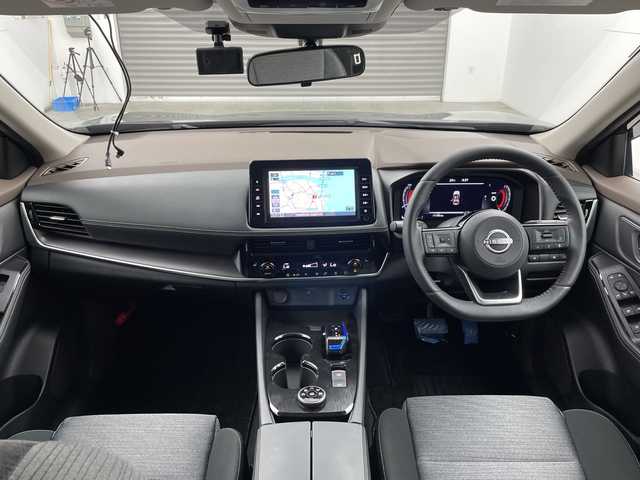 日産 エクストレイル X e－4ORCE 三重県 2023(令5)年 1.2万km ダイヤモンドブラック 禁煙車/純正9型ナビ（ML322D-L）/AM/FM/CD/DVD/BT/SD/フルセグTV/バックカメラ/サイドステップ（OP）/プロパイロット/エマージェンシーブレーキ /e-ペダル/電子パーキングブレーキ/オートホールド/シートヒーター （全席）/パワーシート/ステアリングヒーター/ステアリングスイッチ /革巻きステアリング/オートライト/ハイビームアシスト/LEDヘッドライト/LEDフォグ/ヘッドライトレベライザー/BSI/LDW/BSW/RCTA/社外前後ドライブレコーダー/ルーフレール /インテリジェントキー/プッシュスタート/純正アルミホイール
