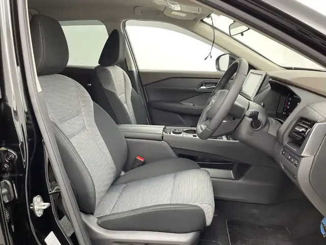 日産 エクストレイル X e－4ORCE 三重県 2023(令5)年 1.2万km ダイヤモンドブラック 禁煙車/純正9型ナビ（ML322D-L）/AM/FM/CD/DVD/BT/SD/フルセグTV/バックカメラ/サイドステップ（OP）/プロパイロット/エマージェンシーブレーキ /e-ペダル/電子パーキングブレーキ/オートホールド/シートヒーター （全席）/パワーシート/ステアリングヒーター/ステアリングスイッチ /革巻きステアリング/オートライト/ハイビームアシスト/LEDヘッドライト/LEDフォグ/ヘッドライトレベライザー/BSI/LDW/BSW/RCTA/社外前後ドライブレコーダー/ルーフレール /インテリジェントキー/プッシュスタート/純正アルミホイール