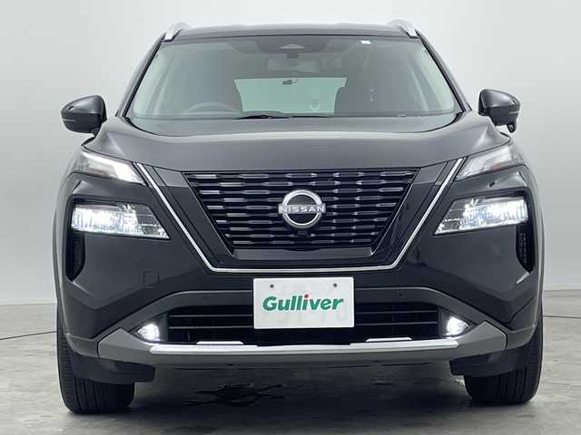 日産 エクストレイル X e－4ORCE 三重県 2023(令5)年 1.2万km ダイヤモンドブラック 禁煙車/純正9型ナビ（ML322D-L）/AM/FM/CD/DVD/BT/SD/フルセグTV/バックカメラ/サイドステップ（OP）/プロパイロット/エマージェンシーブレーキ /e-ペダル/電子パーキングブレーキ/オートホールド/シートヒーター （全席）/パワーシート/ステアリングヒーター/ステアリングスイッチ /革巻きステアリング/オートライト/ハイビームアシスト/LEDヘッドライト/LEDフォグ/ヘッドライトレベライザー/BSI/LDW/BSW/RCTA/社外前後ドライブレコーダー/ルーフレール /インテリジェントキー/プッシュスタート/純正アルミホイール