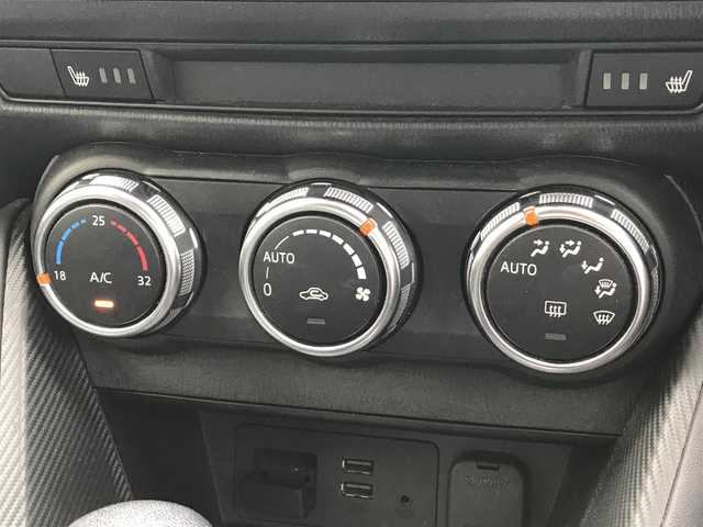 マツダ デミオ XD ツーリング 富山県 2017(平29)年 4.5万km ディープクリスタルブルーマイカ 純正ナビ/Bluetooth/バックカメラ/ドライブレコーダー/衝突被害軽減ブレーキ/ブラインドスポットモニター/クルーズコントロール/プッシュスタート/スマートキー/スペアキー/シートヒーター/LEDヘッドライト/オートライト/ETC