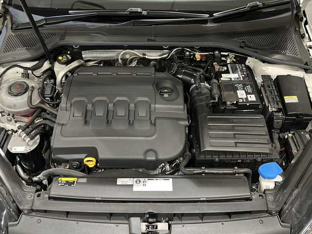 フォルクスワーゲン ゴルフ ヴァリアント TDI ハイライン マイスター 新潟県 2019(令1)年 2.3万km ピュアホワイト プレミアムサウンドシステム”DYNAUDIO”/チタンブラックレザーシート/オールインセーフティ/-アダプティブクルーズコントロール/-レーンキープアシスト/-ダイナミックライトアシスト/-パークアシスト/-ブラインドスポットディテクション/-リヤトラフィックアラート/-プリクラッシュブレーキ/純正SSDナビ”DiscoverPro”/(CD/DVD/Bluetooth/USB/AUX/フルセグTV)/リヤビューカメラ/アクティブインフォディスプレイ/ETC2.0/LEDヘッドライト/純正17インチアルミホイール/シートヒーター/メモリ付きパワーシート/電動パーキングブレーキ/オートブレーキホールド/パドルシフト/ステアリングリモコン/スマートキー