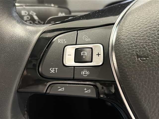 フォルクスワーゲン ゴルフ ヴァリアント TDI ハイライン マイスター 新潟県 2019(令1)年 2.3万km ピュアホワイト プレミアムサウンドシステム”DYNAUDIO”/チタンブラックレザーシート/オールインセーフティ/-アダプティブクルーズコントロール/-レーンキープアシスト/-ダイナミックライトアシスト/-パークアシスト/-ブラインドスポットディテクション/-リヤトラフィックアラート/-プリクラッシュブレーキ/純正SSDナビ”DiscoverPro”/(CD/DVD/Bluetooth/USB/AUX/フルセグTV)/リヤビューカメラ/アクティブインフォディスプレイ/ETC2.0/LEDヘッドライト/純正17インチアルミホイール/シートヒーター/メモリ付きパワーシート/電動パーキングブレーキ/オートブレーキホールド/パドルシフト/ステアリングリモコン/スマートキー