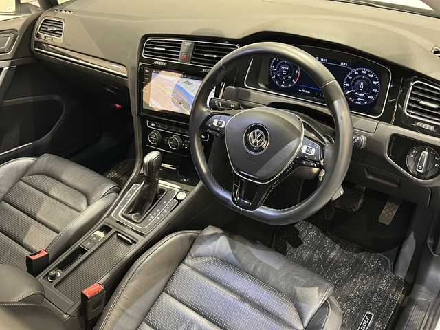 フォルクスワーゲン ゴルフ ヴァリアント TDI ハイライン マイスター 新潟県 2019(令1)年 2.3万km ピュアホワイト プレミアムサウンドシステム”DYNAUDIO”/チタンブラックレザーシート/オールインセーフティ/-アダプティブクルーズコントロール/-レーンキープアシスト/-ダイナミックライトアシスト/-パークアシスト/-ブラインドスポットディテクション/-リヤトラフィックアラート/-プリクラッシュブレーキ/純正SSDナビ”DiscoverPro”/(CD/DVD/Bluetooth/USB/AUX/フルセグTV)/リヤビューカメラ/アクティブインフォディスプレイ/ETC2.0/LEDヘッドライト/純正17インチアルミホイール/シートヒーター/メモリ付きパワーシート/電動パーキングブレーキ/オートブレーキホールド/パドルシフト/ステアリングリモコン/スマートキー