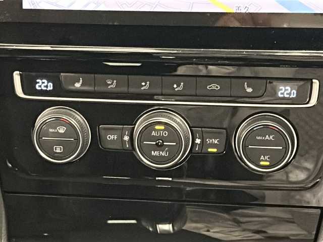 フォルクスワーゲン ゴルフ ヴァリアント TDI ハイライン マイスター 新潟県 2019(令1)年 2.3万km ピュアホワイト プレミアムサウンドシステム”DYNAUDIO”/チタンブラックレザーシート/オールインセーフティ/-アダプティブクルーズコントロール/-レーンキープアシスト/-ダイナミックライトアシスト/-パークアシスト/-ブラインドスポットディテクション/-リヤトラフィックアラート/-プリクラッシュブレーキ/純正SSDナビ”DiscoverPro”/(CD/DVD/Bluetooth/USB/AUX/フルセグTV)/リヤビューカメラ/アクティブインフォディスプレイ/ETC2.0/LEDヘッドライト/純正17インチアルミホイール/シートヒーター/メモリ付きパワーシート/電動パーキングブレーキ/オートブレーキホールド/パドルシフト/ステアリングリモコン/スマートキー