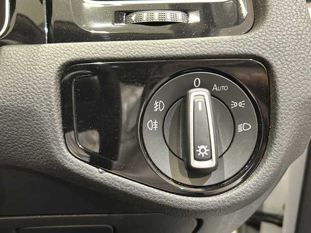 フォルクスワーゲン ゴルフ ヴァリアント TDI ハイライン マイスター 新潟県 2019(令1)年 2.3万km ピュアホワイト プレミアムサウンドシステム”DYNAUDIO”/チタンブラックレザーシート/オールインセーフティ/-アダプティブクルーズコントロール/-レーンキープアシスト/-ダイナミックライトアシスト/-パークアシスト/-ブラインドスポットディテクション/-リヤトラフィックアラート/-プリクラッシュブレーキ/純正SSDナビ”DiscoverPro”/(CD/DVD/Bluetooth/USB/AUX/フルセグTV)/リヤビューカメラ/アクティブインフォディスプレイ/ETC2.0/LEDヘッドライト/純正17インチアルミホイール/シートヒーター/メモリ付きパワーシート/電動パーキングブレーキ/オートブレーキホールド/パドルシフト/ステアリングリモコン/スマートキー