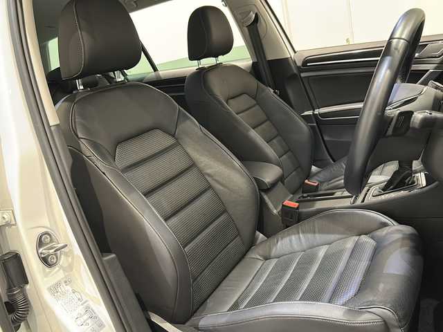 フォルクスワーゲン ゴルフ ヴァリアント TDI ハイライン マイスター 新潟県 2019(令1)年 2.3万km ピュアホワイト プレミアムサウンドシステム”DYNAUDIO”/チタンブラックレザーシート/オールインセーフティ/-アダプティブクルーズコントロール/-レーンキープアシスト/-ダイナミックライトアシスト/-パークアシスト/-ブラインドスポットディテクション/-リヤトラフィックアラート/-プリクラッシュブレーキ/純正SSDナビ”DiscoverPro”/(CD/DVD/Bluetooth/USB/AUX/フルセグTV)/リヤビューカメラ/アクティブインフォディスプレイ/ETC2.0/LEDヘッドライト/純正17インチアルミホイール/シートヒーター/メモリ付きパワーシート/電動パーキングブレーキ/オートブレーキホールド/パドルシフト/ステアリングリモコン/スマートキー