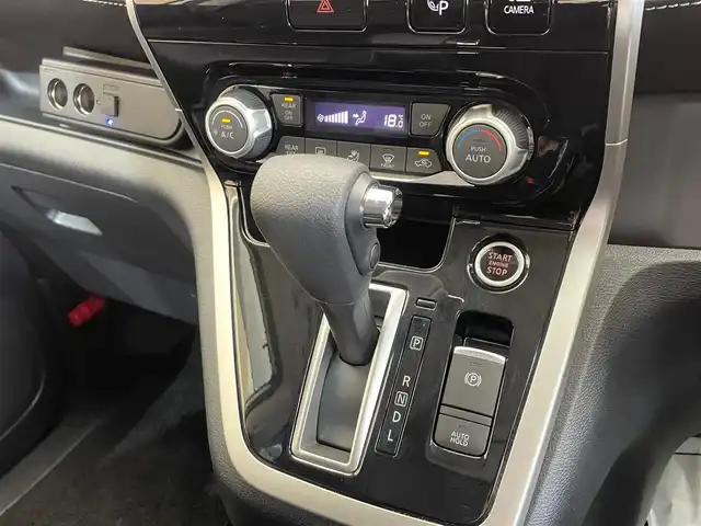 日産 セレナ ハイウェイスターVセレクションⅡ 岩手県 2019(平31)年 6.7万km ブリリアントホワイトパール ４WD/後席モニター/全方位カメラ/プロパイロット/クルーズコントロール/レーンアシスト/ハンズフリーパワースライドドア/エマージェンシーブレーキ/コーナーセンサー/パーキングアシスト/純正ナビ（Bluetooth CD DVD Blu-ray USB フルセグ）/ドライブレコーダー/ETC/アイドリングストップ/オートハイビーム/LEDヘッドライト/インテリジェントルームミラー/純正１５インチアルミホイール/3列シート/ロールサンシェード