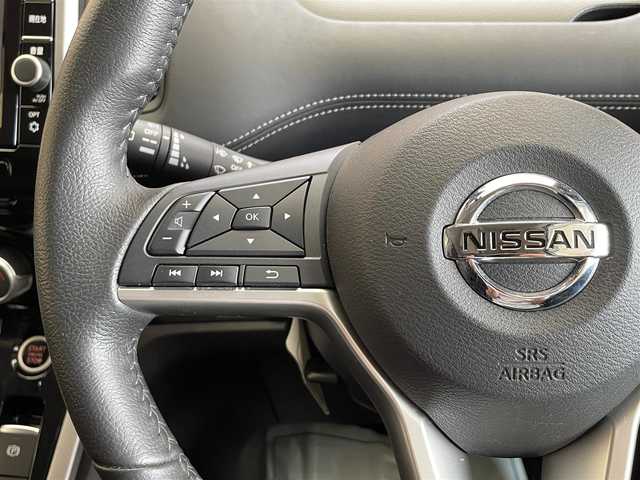 日産 セレナ ハイウェイスターVセレクションⅡ 岩手県 2019(平31)年 6.7万km ブリリアントホワイトパール ４WD/後席モニター/全方位カメラ/プロパイロット/クルーズコントロール/レーンアシスト/ハンズフリーパワースライドドア/エマージェンシーブレーキ/コーナーセンサー/パーキングアシスト/純正ナビ（Bluetooth CD DVD Blu-ray USB フルセグ）/ドライブレコーダー/ETC/アイドリングストップ/オートハイビーム/LEDヘッドライト/インテリジェントルームミラー/純正１５インチアルミホイール/3列シート/ロールサンシェード