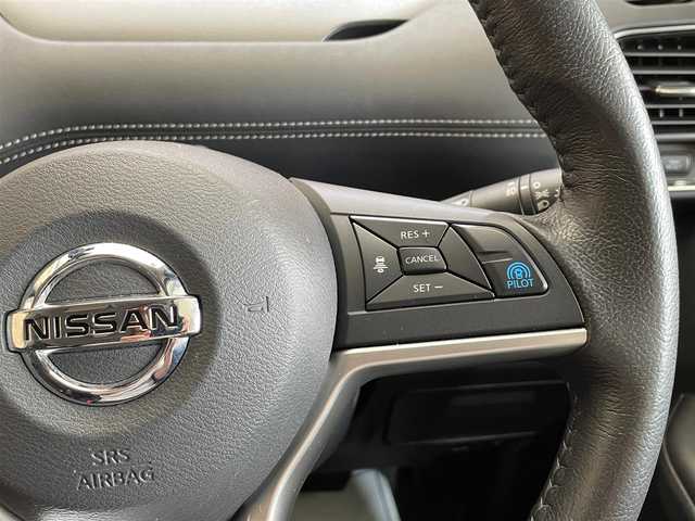 日産 セレナ ハイウェイスターVセレクションⅡ 岩手県 2019(平31)年 6.7万km ブリリアントホワイトパール ４WD/後席モニター/全方位カメラ/プロパイロット/クルーズコントロール/レーンアシスト/ハンズフリーパワースライドドア/エマージェンシーブレーキ/コーナーセンサー/パーキングアシスト/純正ナビ（Bluetooth CD DVD Blu-ray USB フルセグ）/ドライブレコーダー/ETC/アイドリングストップ/オートハイビーム/LEDヘッドライト/インテリジェントルームミラー/純正１５インチアルミホイール/3列シート/ロールサンシェード