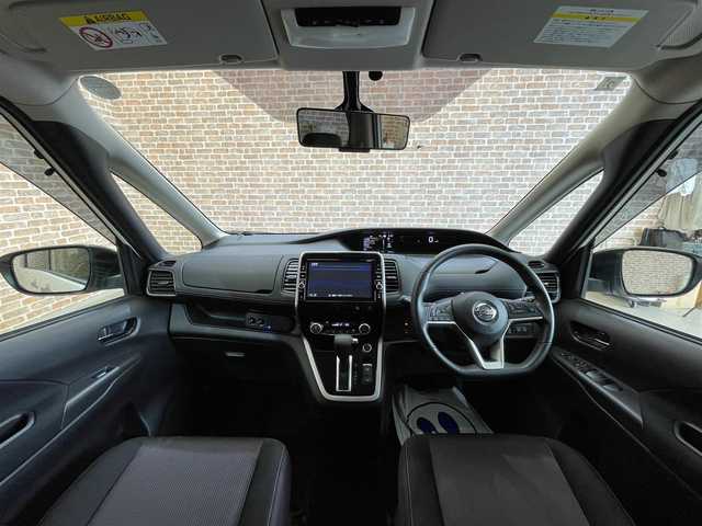 日産 セレナ ハイウェイスターVセレクションⅡ 岩手県 2019(平31)年 6.7万km ブリリアントホワイトパール ４WD/後席モニター/全方位カメラ/プロパイロット/クルーズコントロール/レーンアシスト/ハンズフリーパワースライドドア/エマージェンシーブレーキ/コーナーセンサー/パーキングアシスト/純正ナビ（Bluetooth CD DVD Blu-ray USB フルセグ）/ドライブレコーダー/ETC/アイドリングストップ/オートハイビーム/LEDヘッドライト/インテリジェントルームミラー/純正１５インチアルミホイール/3列シート/ロールサンシェード