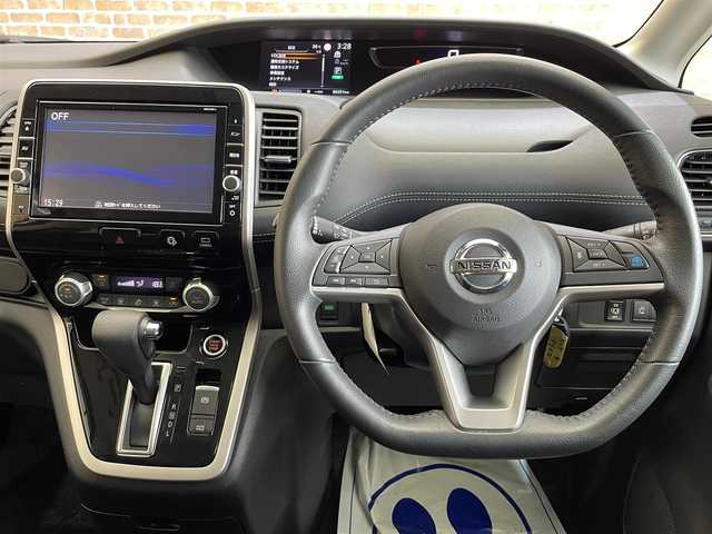 日産 セレナ ハイウェイスターVセレクションⅡ 岩手県 2019(平31)年 6.7万km ブリリアントホワイトパール ４WD/後席モニター/全方位カメラ/プロパイロット/クルーズコントロール/レーンアシスト/ハンズフリーパワースライドドア/エマージェンシーブレーキ/コーナーセンサー/パーキングアシスト/純正ナビ（Bluetooth CD DVD Blu-ray USB フルセグ）/ドライブレコーダー/ETC/アイドリングストップ/オートハイビーム/LEDヘッドライト/インテリジェントルームミラー/純正１５インチアルミホイール/3列シート/ロールサンシェード