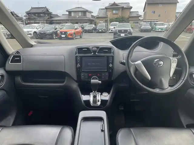 日産 セレナ HWS S HV Vセレ +Sefty 熊本県 2015(平27)年 5.2万km ブリリアントホワイトパール ワンオーナー/純正ナビ/・AM/FM/SD/AUX/HDMI/CD/DVD/iPod/BT/・フルセグTV/・バックカメラ/エマージェンシーブレーキ/車線逸脱警報/クルーズコントロール/革巻きステアリング/・ステアリングリモコン/電動格納ミラー/・ウィンカーミラー/ETC/レザーシート/オートライト/・フォグランプ/・LEDライト/ドアバイザー/純正アルミホイール/純正フロアマット/スマートキー/・スペアキー