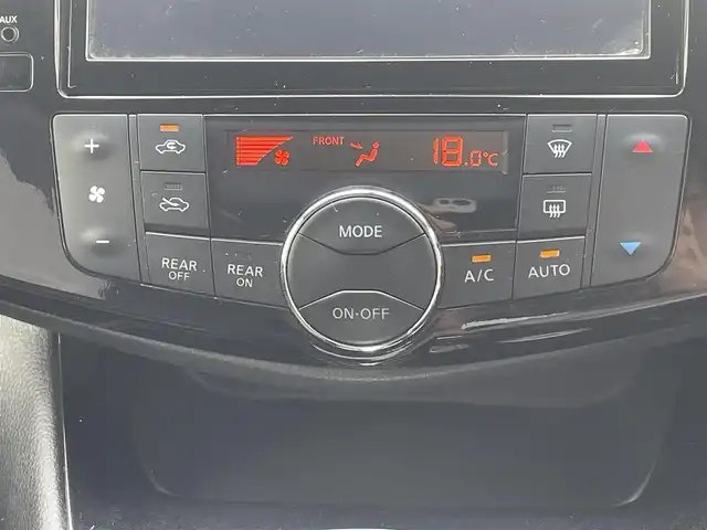 日産 セレナ HWS S HV Vセレ +Sefty 熊本県 2015(平27)年 5.2万km ブリリアントホワイトパール ワンオーナー/純正ナビ/・AM/FM/SD/AUX/HDMI/CD/DVD/iPod/BT/・フルセグTV/・バックカメラ/エマージェンシーブレーキ/車線逸脱警報/クルーズコントロール/革巻きステアリング/・ステアリングリモコン/電動格納ミラー/・ウィンカーミラー/ETC/レザーシート/オートライト/・フォグランプ/・LEDライト/ドアバイザー/純正アルミホイール/純正フロアマット/スマートキー/・スペアキー