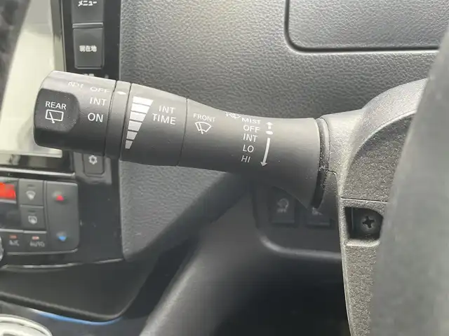 日産 セレナ HWS S HV Vセレ +Sefty 熊本県 2015(平27)年 5.2万km ブリリアントホワイトパール ワンオーナー/純正ナビ/・AM/FM/SD/AUX/HDMI/CD/DVD/iPod/BT/・フルセグTV/・バックカメラ/エマージェンシーブレーキ/車線逸脱警報/クルーズコントロール/革巻きステアリング/・ステアリングリモコン/電動格納ミラー/・ウィンカーミラー/ETC/レザーシート/オートライト/・フォグランプ/・LEDライト/ドアバイザー/純正アルミホイール/純正フロアマット/スマートキー/・スペアキー
