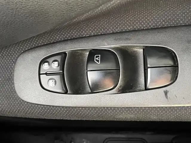 日産 セレナ HWS S HV Vセレ +Sefty 熊本県 2015(平27)年 5.2万km ブリリアントホワイトパール ワンオーナー/純正ナビ/・AM/FM/SD/AUX/HDMI/CD/DVD/iPod/BT/・フルセグTV/・バックカメラ/エマージェンシーブレーキ/車線逸脱警報/クルーズコントロール/革巻きステアリング/・ステアリングリモコン/電動格納ミラー/・ウィンカーミラー/ETC/レザーシート/オートライト/・フォグランプ/・LEDライト/ドアバイザー/純正アルミホイール/純正フロアマット/スマートキー/・スペアキー
