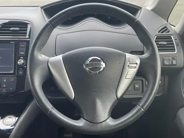 日産 セレナ HWS S HV Vセレ +Sefty 熊本県 2015(平27)年 5.2万km ブリリアントホワイトパール ワンオーナー/純正ナビ/・AM/FM/SD/AUX/HDMI/CD/DVD/iPod/BT/・フルセグTV/・バックカメラ/エマージェンシーブレーキ/車線逸脱警報/クルーズコントロール/革巻きステアリング/・ステアリングリモコン/電動格納ミラー/・ウィンカーミラー/ETC/レザーシート/オートライト/・フォグランプ/・LEDライト/ドアバイザー/純正アルミホイール/純正フロアマット/スマートキー/・スペアキー