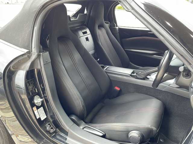 マツダ ロードスター S 静岡県 2016(平28)年 3.8万km ジェットブラックマイカ 純正オーディオ/・FM/・AM/・CD/・USB/・AUX/主要装備/・社外フロントリップスポイラー/・社外ボンネット/・アクティブボンネットキャンセラー/・純正オーディオ/・ＬＥＤヘッドライト/・プッシュスタート/・横滑り防止装置/・純正フロアマット/・スペアキー/・ステアリングスイッチ/・マニュアルエアコン