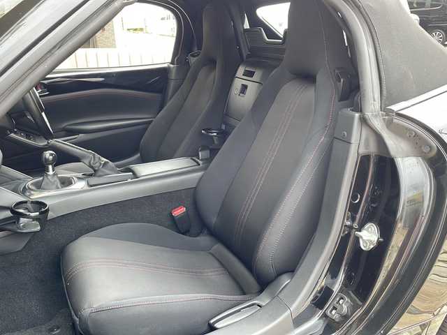 マツダ ロードスター S 静岡県 2016(平28)年 3.8万km ジェットブラックマイカ 純正オーディオ/・FM/・AM/・CD/・USB/・AUX/主要装備/・社外フロントリップスポイラー/・社外ボンネット/・アクティブボンネットキャンセラー/・純正オーディオ/・ＬＥＤヘッドライト/・プッシュスタート/・横滑り防止装置/・純正フロアマット/・スペアキー/・ステアリングスイッチ/・マニュアルエアコン