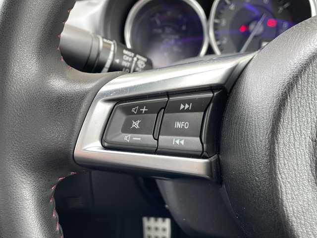 マツダ ロードスター S 静岡県 2016(平28)年 3.8万km ジェットブラックマイカ 純正オーディオ/・FM/・AM/・CD/・USB/・AUX/主要装備/・社外フロントリップスポイラー/・社外ボンネット/・アクティブボンネットキャンセラー/・純正オーディオ/・ＬＥＤヘッドライト/・プッシュスタート/・横滑り防止装置/・純正フロアマット/・スペアキー/・ステアリングスイッチ/・マニュアルエアコン