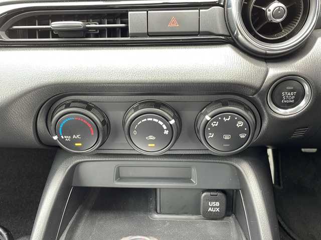 マツダ ロードスター S 静岡県 2016(平28)年 3.8万km ジェットブラックマイカ 純正オーディオ/・FM/・AM/・CD/・USB/・AUX/主要装備/・社外フロントリップスポイラー/・社外ボンネット/・アクティブボンネットキャンセラー/・純正オーディオ/・ＬＥＤヘッドライト/・プッシュスタート/・横滑り防止装置/・純正フロアマット/・スペアキー/・ステアリングスイッチ/・マニュアルエアコン