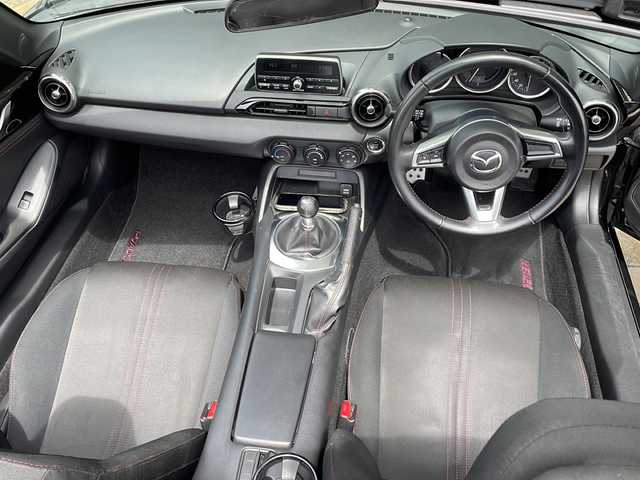 マツダ ロードスター S 静岡県 2016(平28)年 3.8万km ジェットブラックマイカ 純正オーディオ/・FM/・AM/・CD/・USB/・AUX/主要装備/・社外フロントリップスポイラー/・社外ボンネット/・アクティブボンネットキャンセラー/・純正オーディオ/・ＬＥＤヘッドライト/・プッシュスタート/・横滑り防止装置/・純正フロアマット/・スペアキー/・ステアリングスイッチ/・マニュアルエアコン