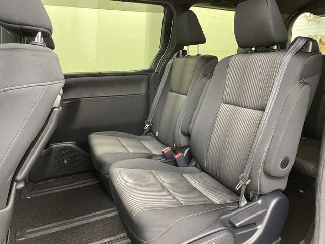 トヨタ ヴォクシー ZS 煌 道央・札幌 2018(平30)年 4.8万km ホワイトパールクリスタルシャイン ・4WD/寒冷地仕様/・トヨタセーフティセンス/・プリクラッシュセーフティ/・純正9インチナビ/・BT/DVD/CD/フルセグ/SD/・バックカメラ/・両側パワースライドドア/・LEDオートライト/フォグランプ/・オートマチックハイビーム/・スマートキー×2/プッシュスタート/・純正ドライブレコーダー/・アイドリングストップ/・車線逸脱防止警報/・ETC/・夏タイヤ純正AW積込