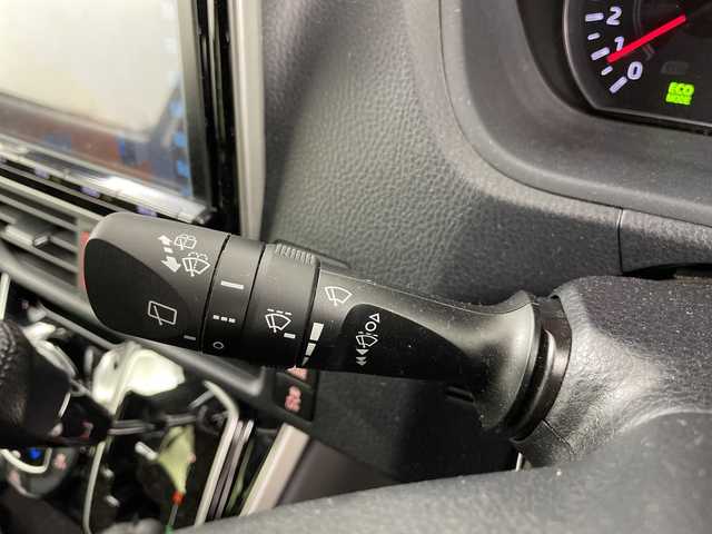 トヨタ ヴォクシー ZS 煌 道央・札幌 2018(平30)年 4.8万km ホワイトパールクリスタルシャイン ・4WD/寒冷地仕様/・トヨタセーフティセンス/・プリクラッシュセーフティ/・純正9インチナビ/・BT/DVD/CD/フルセグ/SD/・バックカメラ/・両側パワースライドドア/・LEDオートライト/フォグランプ/・オートマチックハイビーム/・スマートキー×2/プッシュスタート/・純正ドライブレコーダー/・アイドリングストップ/・車線逸脱防止警報/・ETC/・夏タイヤ純正AW積込