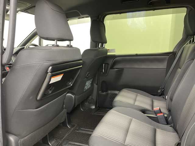 トヨタ ヴォクシー ZS 煌 道央・札幌 2018(平30)年 4.8万km ホワイトパールクリスタルシャイン ・4WD/寒冷地仕様/・トヨタセーフティセンス/・プリクラッシュセーフティ/・純正9インチナビ/・BT/DVD/CD/フルセグ/SD/・バックカメラ/・両側パワースライドドア/・LEDオートライト/フォグランプ/・オートマチックハイビーム/・スマートキー×2/プッシュスタート/・純正ドライブレコーダー/・アイドリングストップ/・車線逸脱防止警報/・ETC/・夏タイヤ純正AW積込