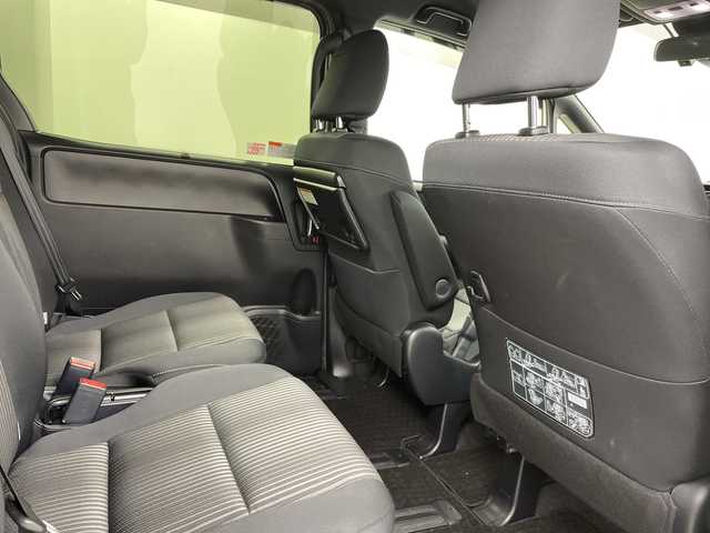 トヨタ ヴォクシー ZS 煌 道央・札幌 2018(平30)年 4.8万km ホワイトパールクリスタルシャイン ・4WD/寒冷地仕様/・トヨタセーフティセンス/・プリクラッシュセーフティ/・純正9インチナビ/・BT/DVD/CD/フルセグ/SD/・バックカメラ/・両側パワースライドドア/・LEDオートライト/フォグランプ/・オートマチックハイビーム/・スマートキー×2/プッシュスタート/・純正ドライブレコーダー/・アイドリングストップ/・車線逸脱防止警報/・ETC/・夏タイヤ純正AW積込