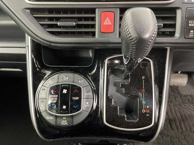 トヨタ ヴォクシー ZS 煌 道央・札幌 2018(平30)年 4.8万km ホワイトパールクリスタルシャイン ・4WD/寒冷地仕様/・トヨタセーフティセンス/・プリクラッシュセーフティ/・純正9インチナビ/・BT/DVD/CD/フルセグ/SD/・バックカメラ/・両側パワースライドドア/・LEDオートライト/フォグランプ/・オートマチックハイビーム/・スマートキー×2/プッシュスタート/・純正ドライブレコーダー/・アイドリングストップ/・車線逸脱防止警報/・ETC/・夏タイヤ純正AW積込