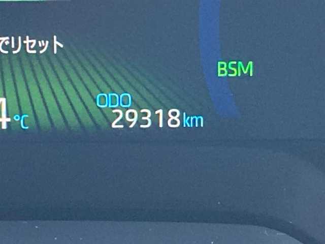 トヨタ カローラツーリング ハイブリッド ダブルバイビー 千葉県 2020(令2)年 3万km ブラックマイカ 純正9インチナビ/(フルセグTV BT FM AM)/バックカメラ/前後ドライブレコーダー/衝突被害軽減システム/車線逸脱警報/クルーズコントロール/ハーフレザーシート/横滑り防止装置/ビルトインETC/アイドリングストップ/LEDヘッドライト/フォグランプ/オートライト/ウィンカーミラー/電動格納ミラー/純正17インチAW/シートヒーター/シートリフター/ステアリングヒーター/ブラインドスポットモニター/プッシュスタート/スマートキー/フロアマット/スペアキー/取扱説明書/保証書