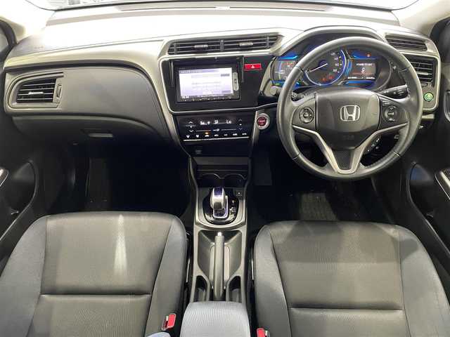 ホンダ グレイス ハイブリッド LX 沖縄県 2014(平26)年 6.7万km ホワイトオーキッドパール (株)IDOMが運営する【じしゃロンOO店】の自社ローン専用車両になりますこちらは現金またはオートローンご利用時の価格です。自社ローンご希望の方は別途その旨お申付け下さい/・プッシュスタート　/・ナビ　/・ＴＶ　/・バックカメラ　/・Ｂｌｕｅｔｏｏｔｈ接続　/・ＥＴＣ　/・クルーズコントロール　/・純正フロアマット　/・横すべり防止装置　/・スマートキー　/・パワーステアリング