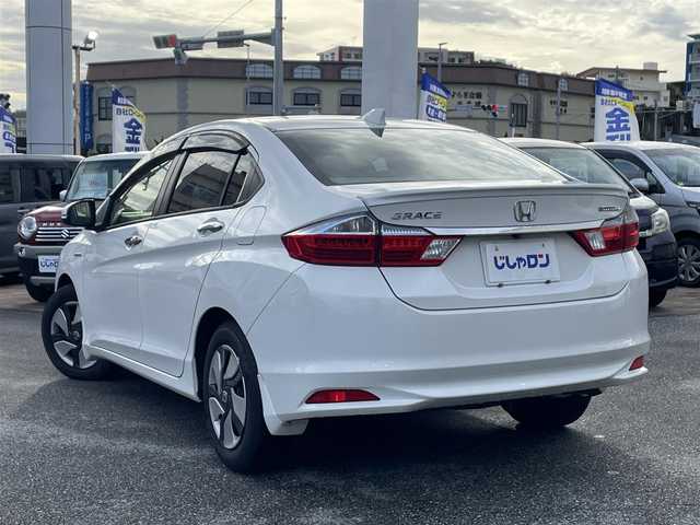 ホンダ グレイス ハイブリッド LX 沖縄県 2014(平26)年 6.7万km ホワイトオーキッドパール (株)IDOMが運営する【じしゃロンOO店】の自社ローン専用車両になりますこちらは現金またはオートローンご利用時の価格です。自社ローンご希望の方は別途その旨お申付け下さい/・プッシュスタート　/・ナビ　/・ＴＶ　/・バックカメラ　/・Ｂｌｕｅｔｏｏｔｈ接続　/・ＥＴＣ　/・クルーズコントロール　/・純正フロアマット　/・横すべり防止装置　/・スマートキー　/・パワーステアリング