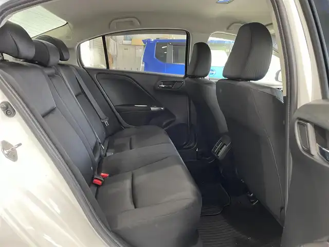 ホンダ グレイス ハイブリッド LX 沖縄県 2014(平26)年 6.7万km ホワイトオーキッドパール (株)IDOMが運営する【じしゃロンOO店】の自社ローン専用車両になりますこちらは現金またはオートローンご利用時の価格です。自社ローンご希望の方は別途その旨お申付け下さい/・プッシュスタート　/・ナビ　/・ＴＶ　/・バックカメラ　/・Ｂｌｕｅｔｏｏｔｈ接続　/・ＥＴＣ　/・クルーズコントロール　/・純正フロアマット　/・横すべり防止装置　/・スマートキー　/・パワーステアリング