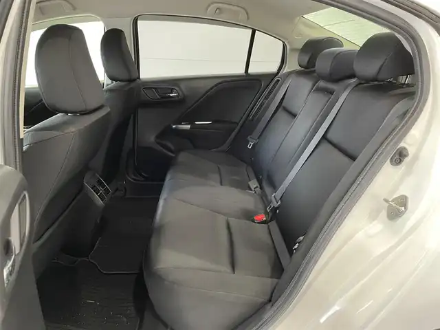 ホンダ グレイス ハイブリッド LX 沖縄県 2014(平26)年 6.7万km ホワイトオーキッドパール (株)IDOMが運営する【じしゃロンOO店】の自社ローン専用車両になりますこちらは現金またはオートローンご利用時の価格です。自社ローンご希望の方は別途その旨お申付け下さい/・プッシュスタート　/・ナビ　/・ＴＶ　/・バックカメラ　/・Ｂｌｕｅｔｏｏｔｈ接続　/・ＥＴＣ　/・クルーズコントロール　/・純正フロアマット　/・横すべり防止装置　/・スマートキー　/・パワーステアリング