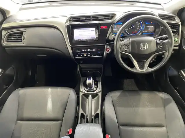 ホンダ グレイス ハイブリッド LX 沖縄県 2014(平26)年 6.7万km ホワイトオーキッドパール (株)IDOMが運営する【じしゃロンOO店】の自社ローン専用車両になりますこちらは現金またはオートローンご利用時の価格です。自社ローンご希望の方は別途その旨お申付け下さい/・プッシュスタート　/・ナビ　/・ＴＶ　/・バックカメラ　/・Ｂｌｕｅｔｏｏｔｈ接続　/・ＥＴＣ　/・クルーズコントロール　/・純正フロアマット　/・横すべり防止装置　/・スマートキー　/・パワーステアリング