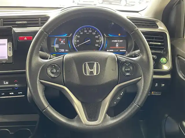 ホンダ グレイス ハイブリッド LX 沖縄県 2014(平26)年 6.7万km ホワイトオーキッドパール (株)IDOMが運営する【じしゃロンOO店】の自社ローン専用車両になりますこちらは現金またはオートローンご利用時の価格です。自社ローンご希望の方は別途その旨お申付け下さい/・プッシュスタート　/・ナビ　/・ＴＶ　/・バックカメラ　/・Ｂｌｕｅｔｏｏｔｈ接続　/・ＥＴＣ　/・クルーズコントロール　/・純正フロアマット　/・横すべり防止装置　/・スマートキー　/・パワーステアリング