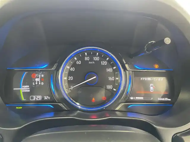 ホンダ グレイス ハイブリッド LX 沖縄県 2014(平26)年 6.7万km ホワイトオーキッドパール (株)IDOMが運営する【じしゃロンOO店】の自社ローン専用車両になりますこちらは現金またはオートローンご利用時の価格です。自社ローンご希望の方は別途その旨お申付け下さい/・プッシュスタート　/・ナビ　/・ＴＶ　/・バックカメラ　/・Ｂｌｕｅｔｏｏｔｈ接続　/・ＥＴＣ　/・クルーズコントロール　/・純正フロアマット　/・横すべり防止装置　/・スマートキー　/・パワーステアリング